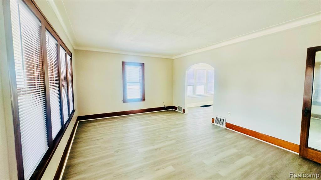 8071 Harding Center Line, MI 48015 - Photo 5 of 32 Gallery Image 5