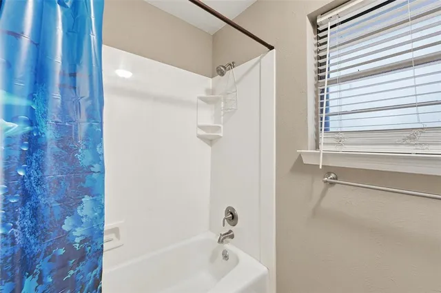 $280,000 | 102 North Valley Street, Red Oak, TX 75154