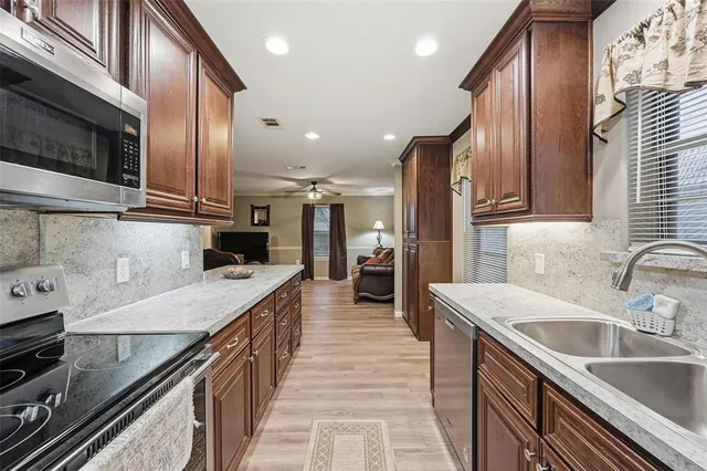 $280,000 | 102 North Valley Street, Red Oak, TX 75154