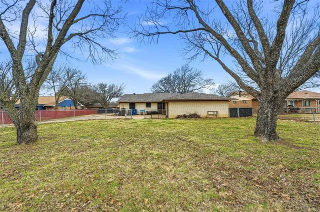 $280,000 | 102 North Valley Street, Red Oak, TX 75154