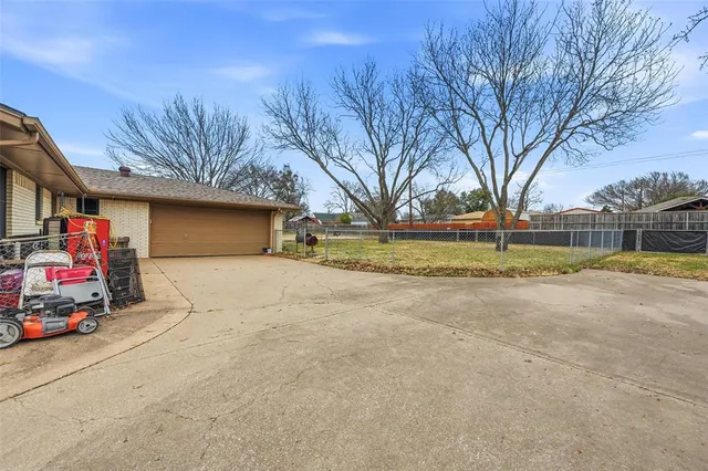 $280,000 | 102 North Valley Street, Red Oak, TX 75154