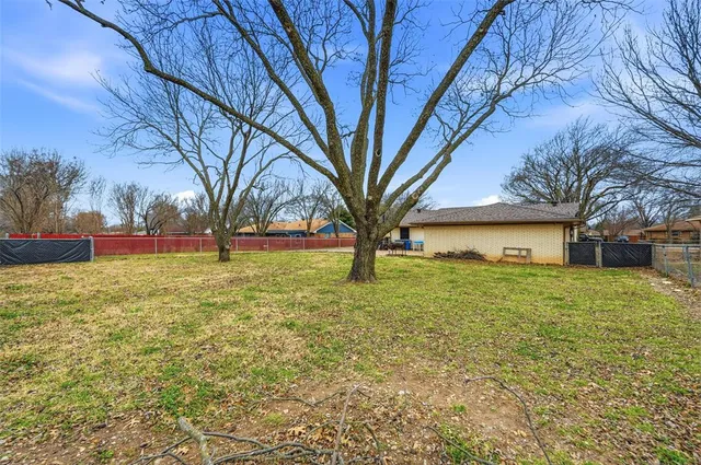 $280,000 | 102 North Valley Street, Red Oak, TX 75154