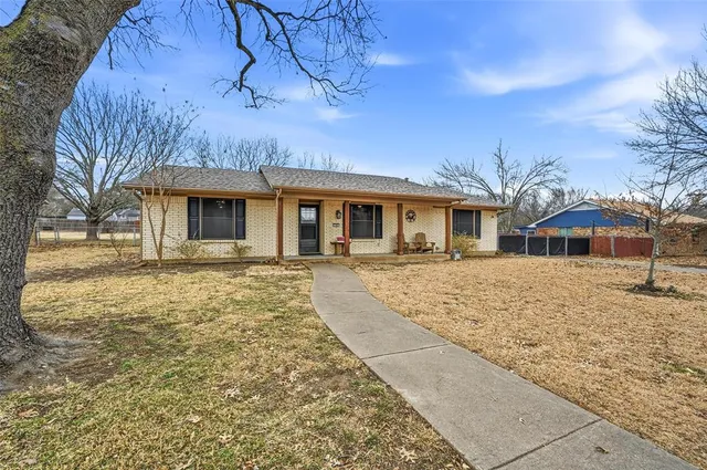 $280,000 | 102 North Valley Street, Red Oak, TX 75154
