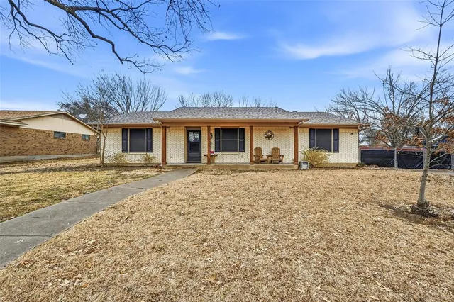 $280,000 | 102 North Valley Street, Red Oak, TX 75154