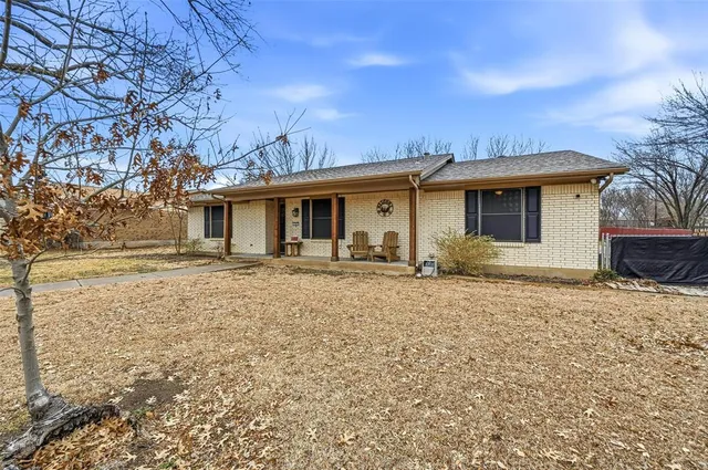 $280,000 | 102 North Valley Street, Red Oak, TX 75154