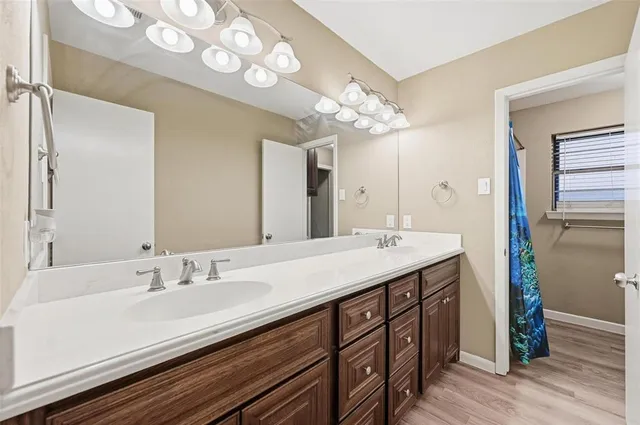 $280,000 | 102 North Valley Street, Red Oak, TX 75154