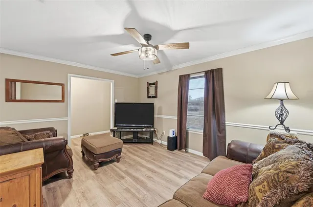 $280,000 | 102 North Valley Street, Red Oak, TX 75154