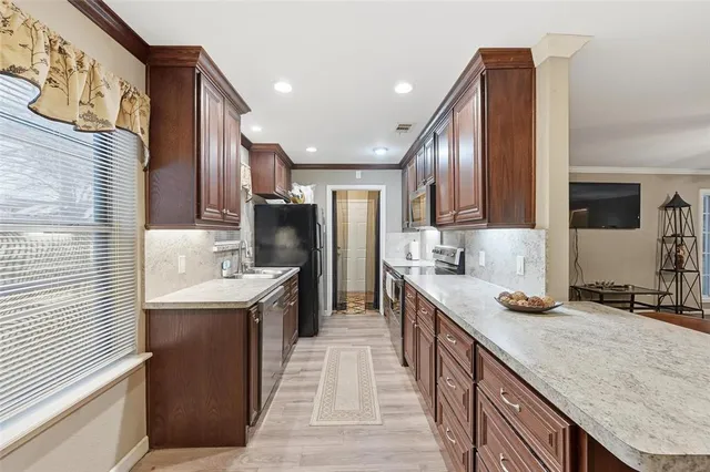 $280,000 | 102 North Valley Street, Red Oak, TX 75154