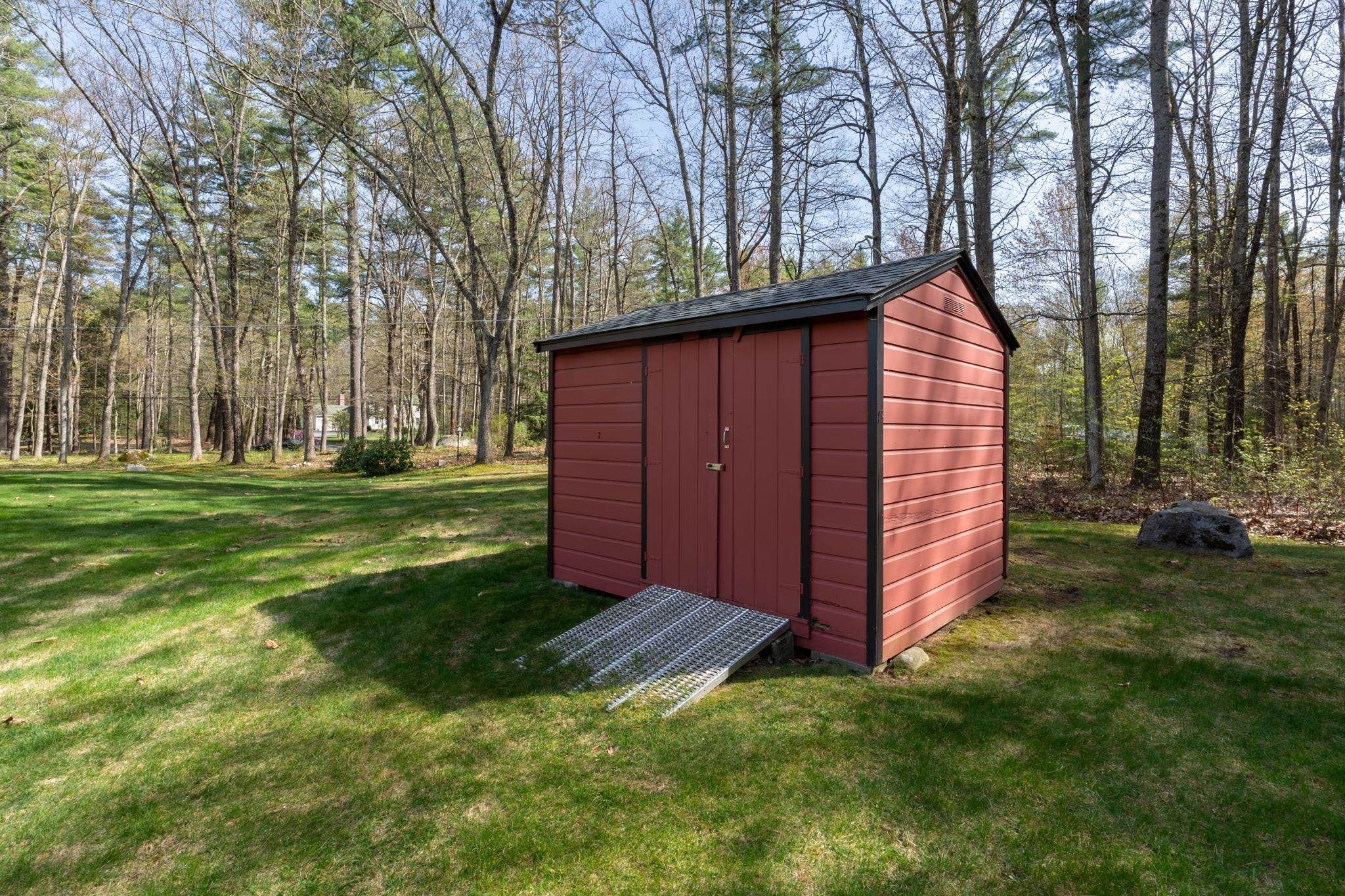 260 South Merrimack Road Hollis, NH 03049 - Photo 8 of 43