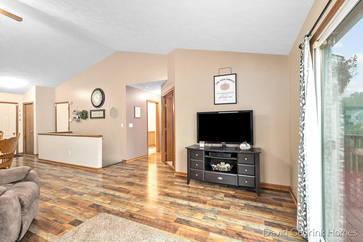 3078 Riley Ridge Road Holland, MI 49424 - Photo 5 of 20 IMG_1004