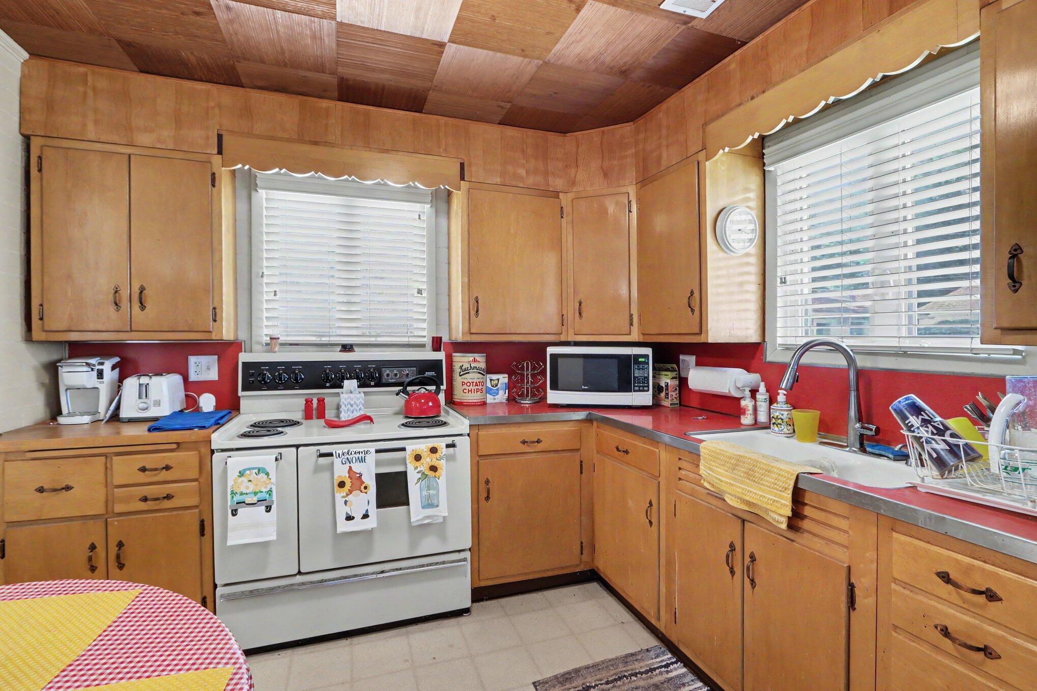 11169 Lakeshore Drive Three Rivers, MI 49093 - Photo 17 of 35 011_file_3711