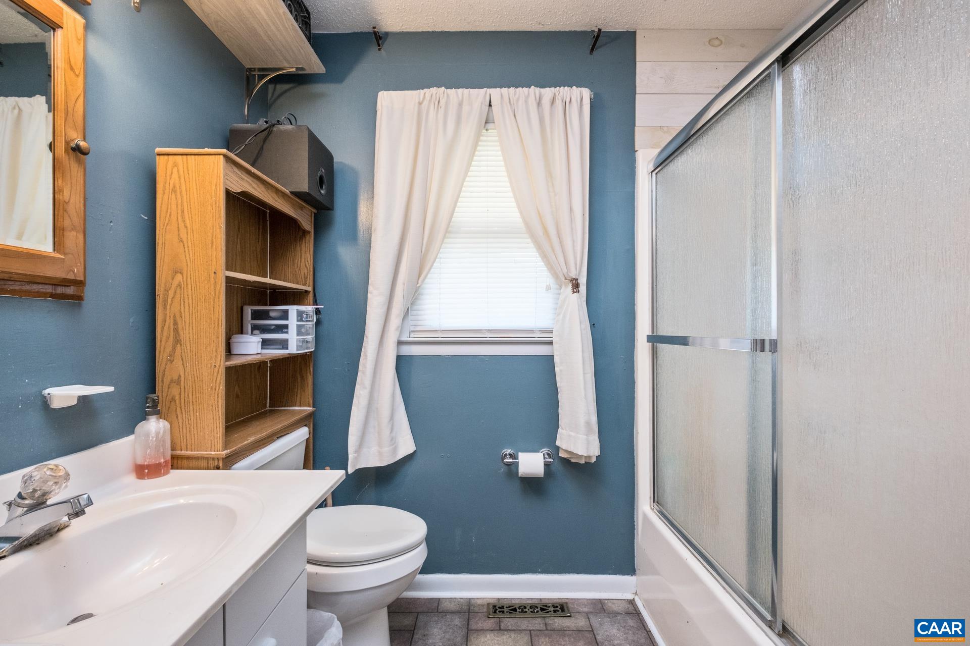 182 Clinton Street Harrisonburg, VA 22802 - Photo 18 of 21 a bathroom with a sink toilet and shower