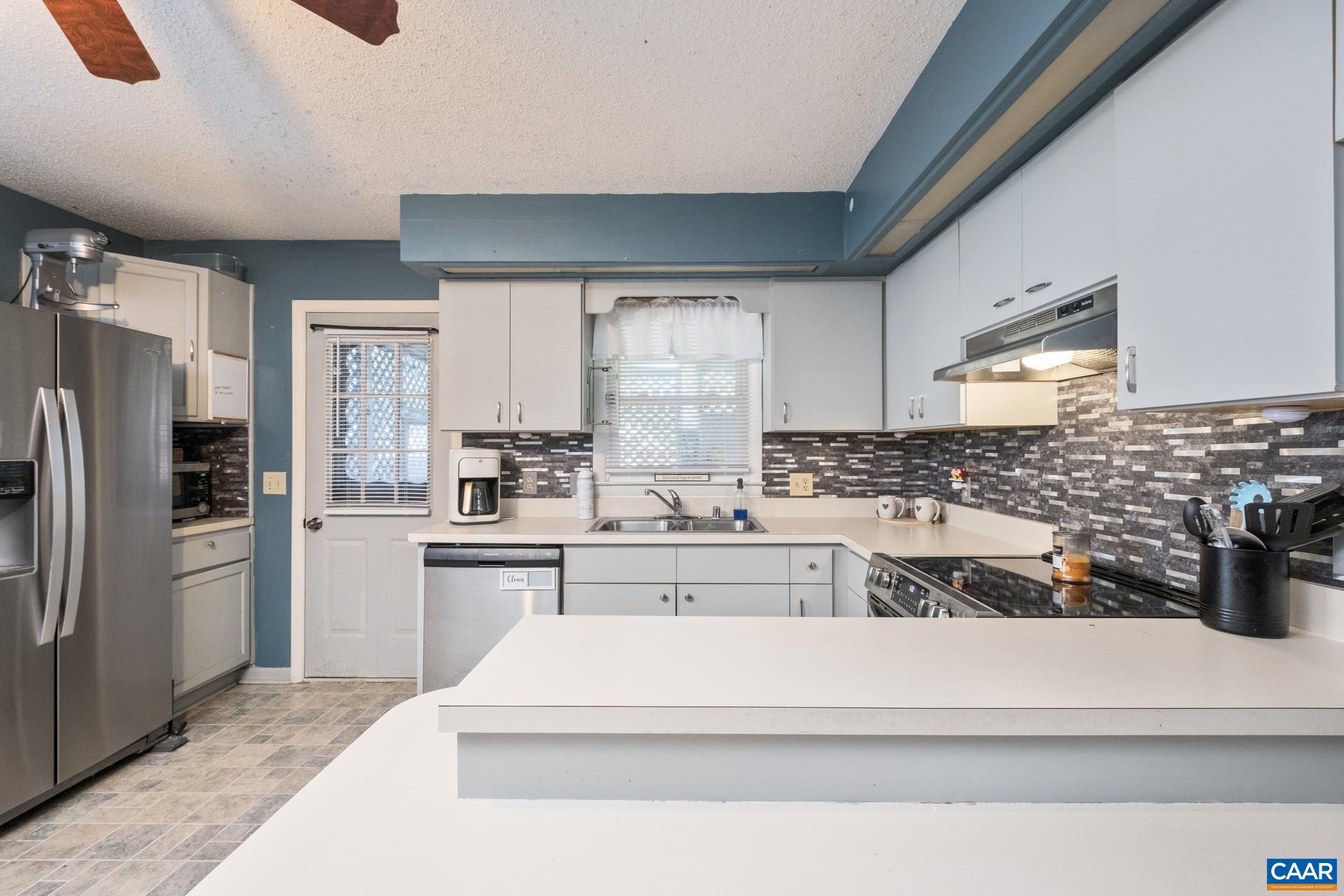 182 Clinton Street Harrisonburg, VA 22802 - Photo 6 of 21 a kitchen with stainless steel appliances granite countertop a refrigerator a stove and a sink