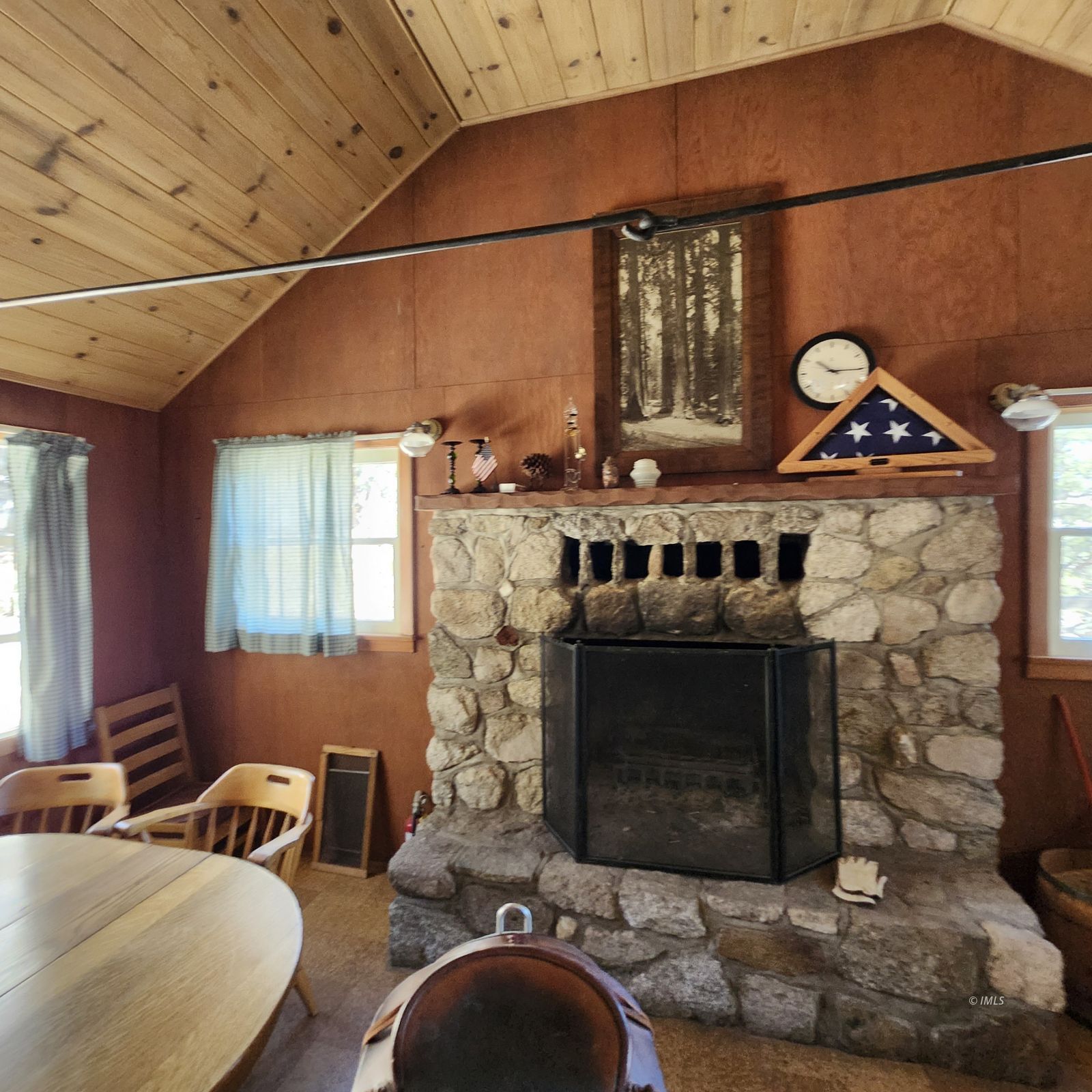 22 Whitney Portal Road Lone Pine, CA 93545 - Photo 15 of 32 Living room