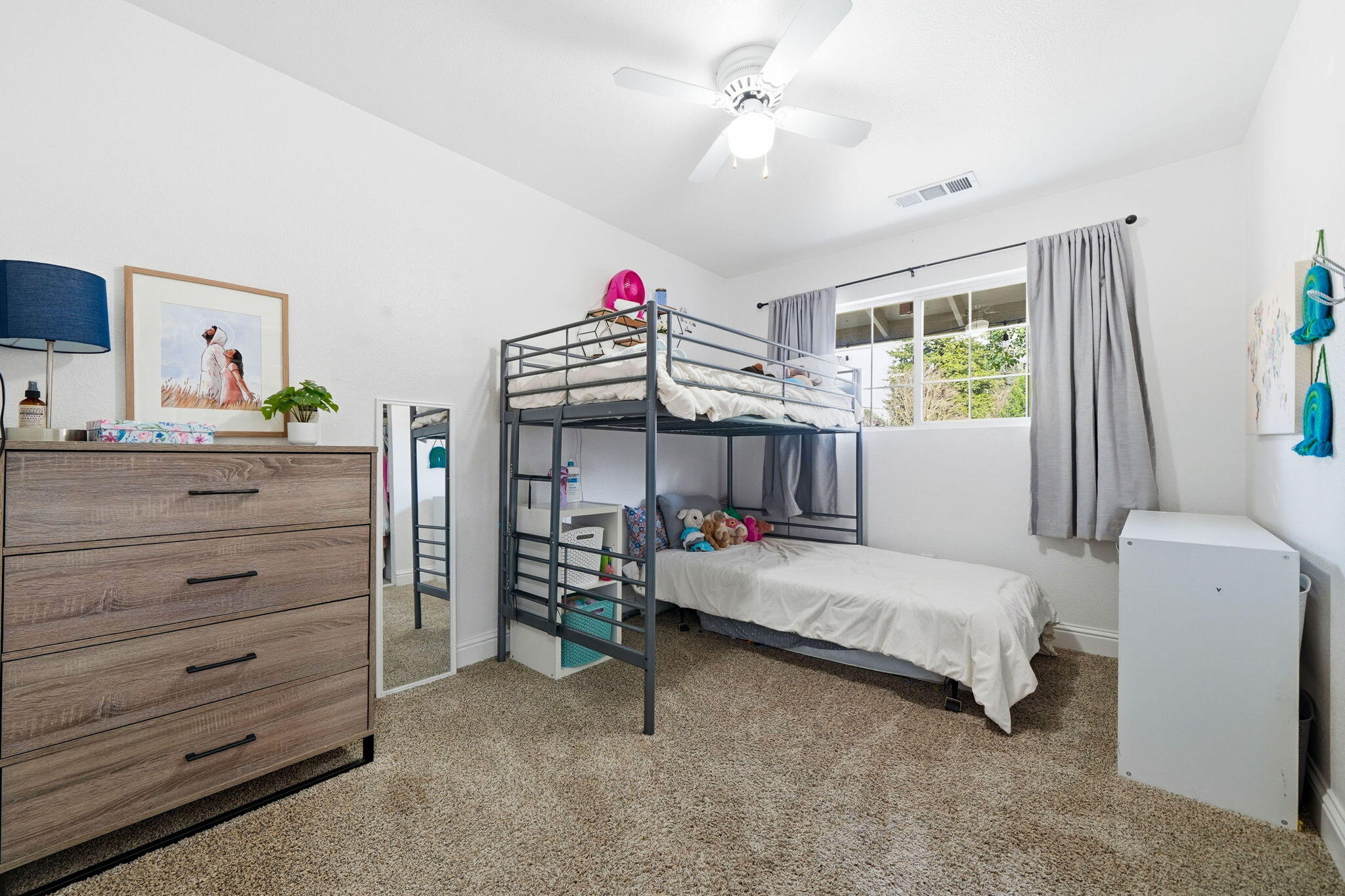 2000 Spur Court Redding, CA 96002 - Photo 17 of 21 23-web-or-mls-IMG-23