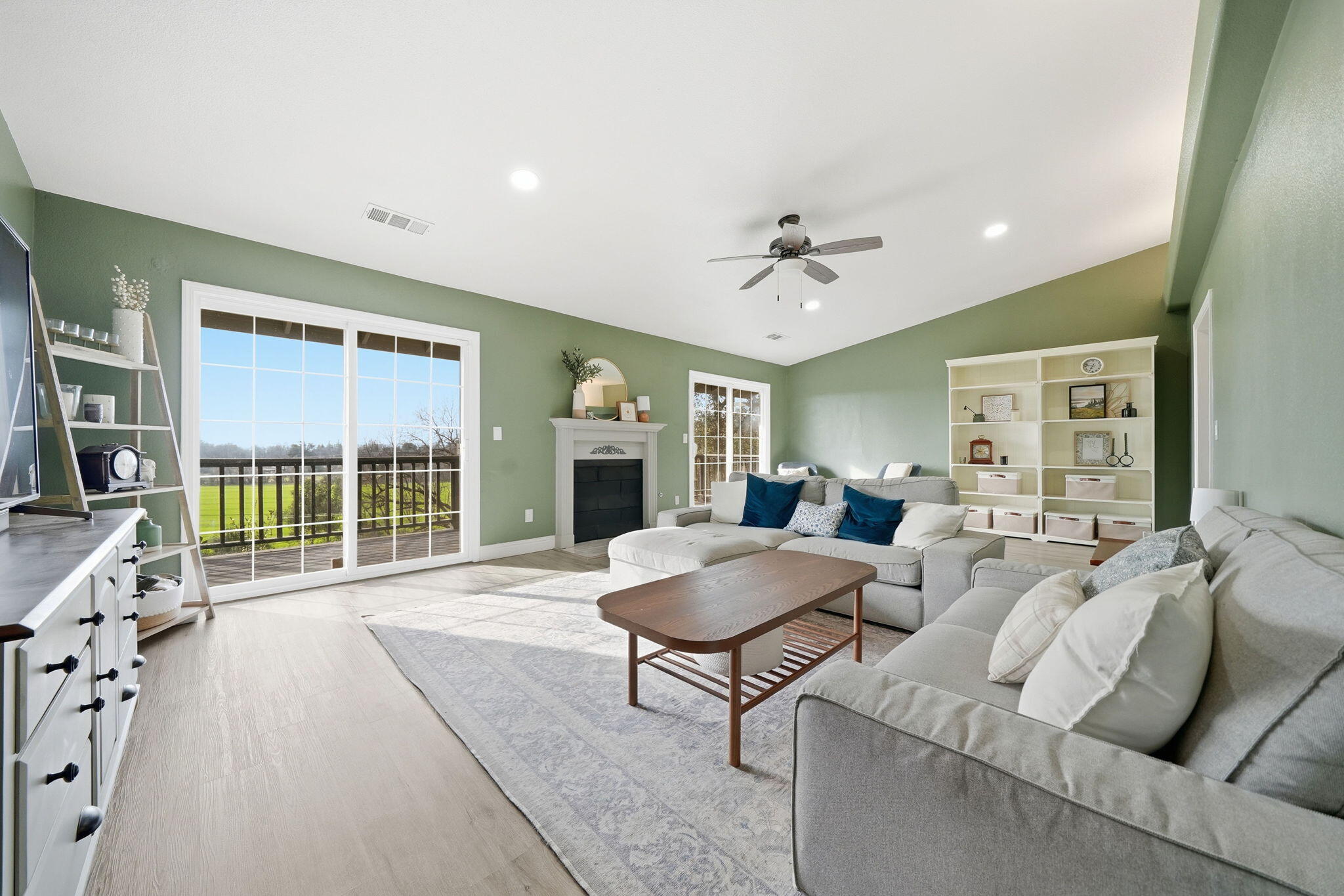 2000 Spur Court Redding, CA 96002 - Photo 4 of 21 5-web-or-mls-IMG-05