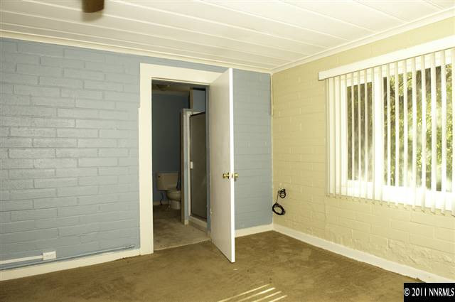 600 Hoge Road Reno, NV 89506 - Photo 6 of 13 a view of an empty room with a window