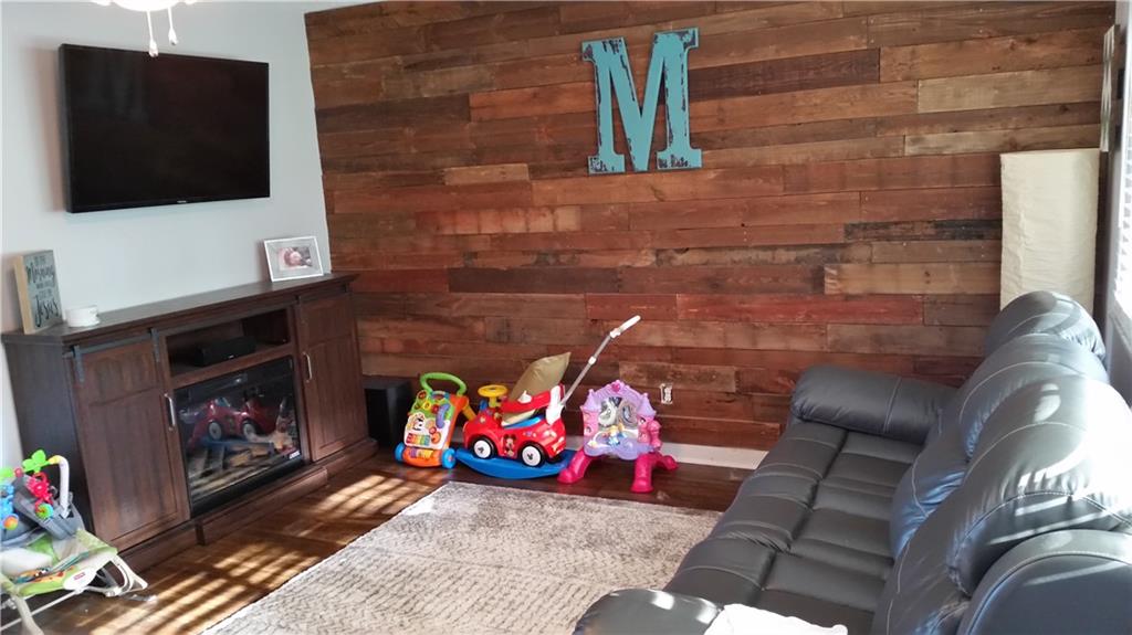 1543 South Hunter Road Indianapolis, IN 46239 - Photo 2 of 18 Gallery Image 2