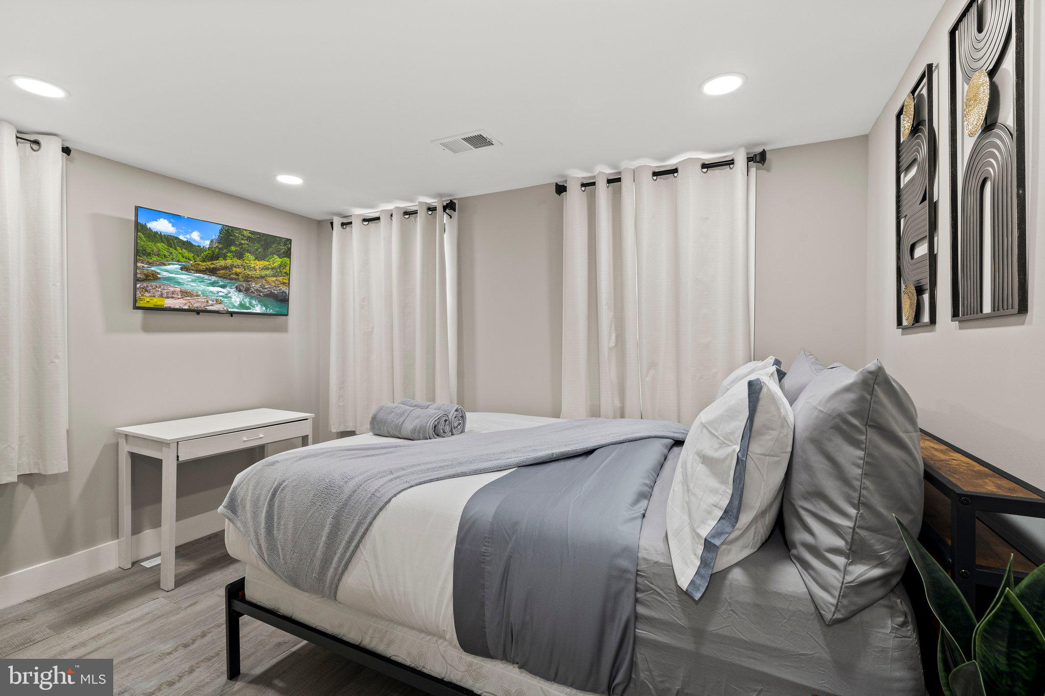 124 Master Street Philadelphia, PA 19122 - Photo 15 of 39 a bed sitting in a spacious bedroom next to a window