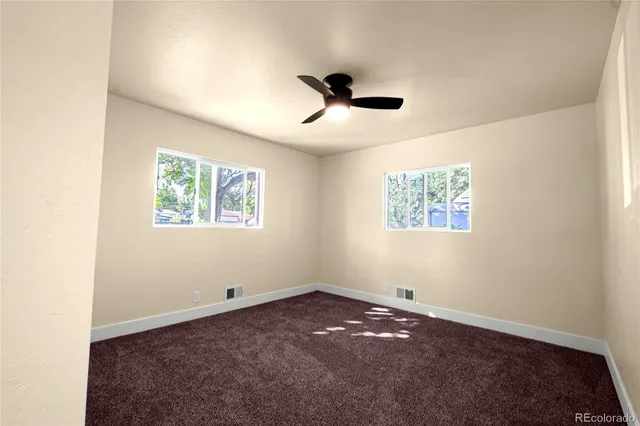 a view of room with ceiling fan