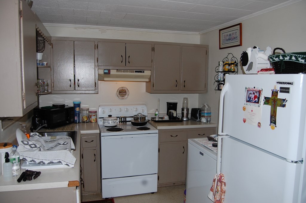 0 Proffitt Hill Lane Decatur, TN 37322 - Photo 5 of 16 a kitchen with a refrigerator a stove a sink and cabinets
