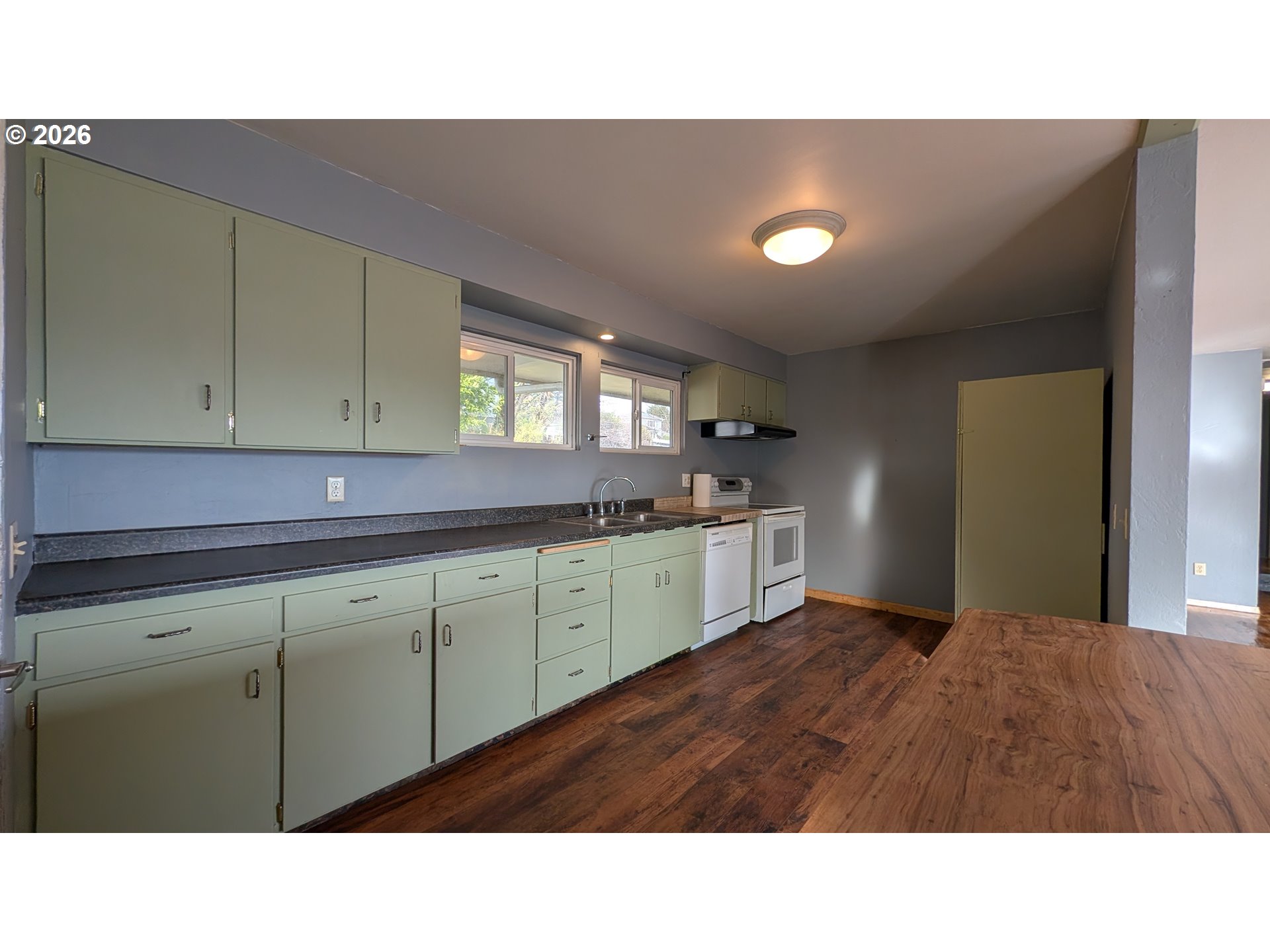 515 State Street North Bend, OR 97459 - Photo 11 of 36