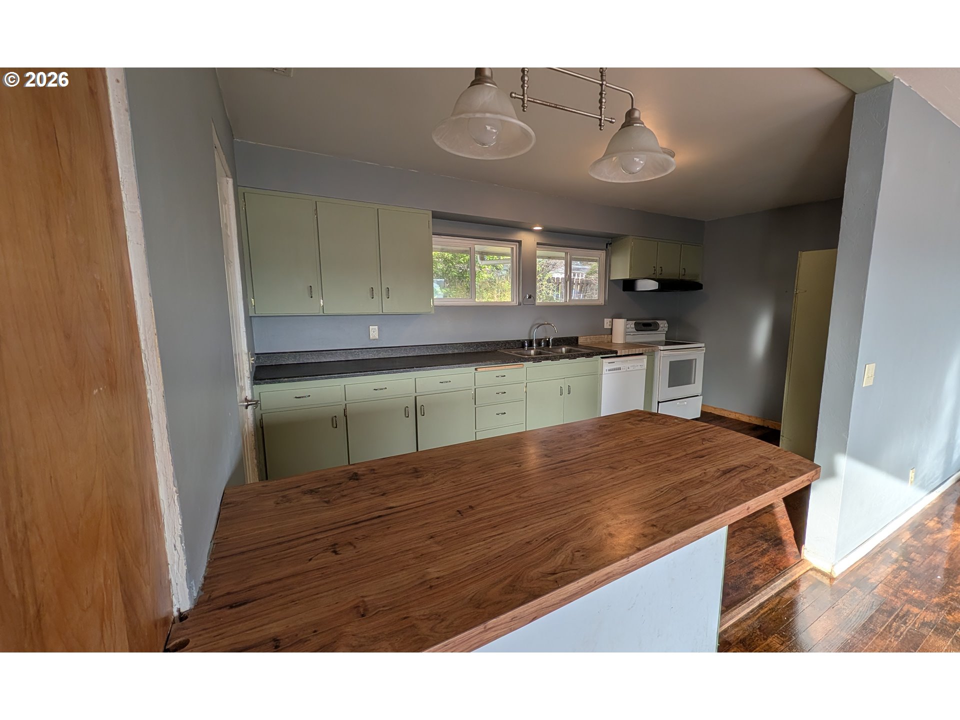 515 State Street North Bend, OR 97459 - Photo 8 of 36