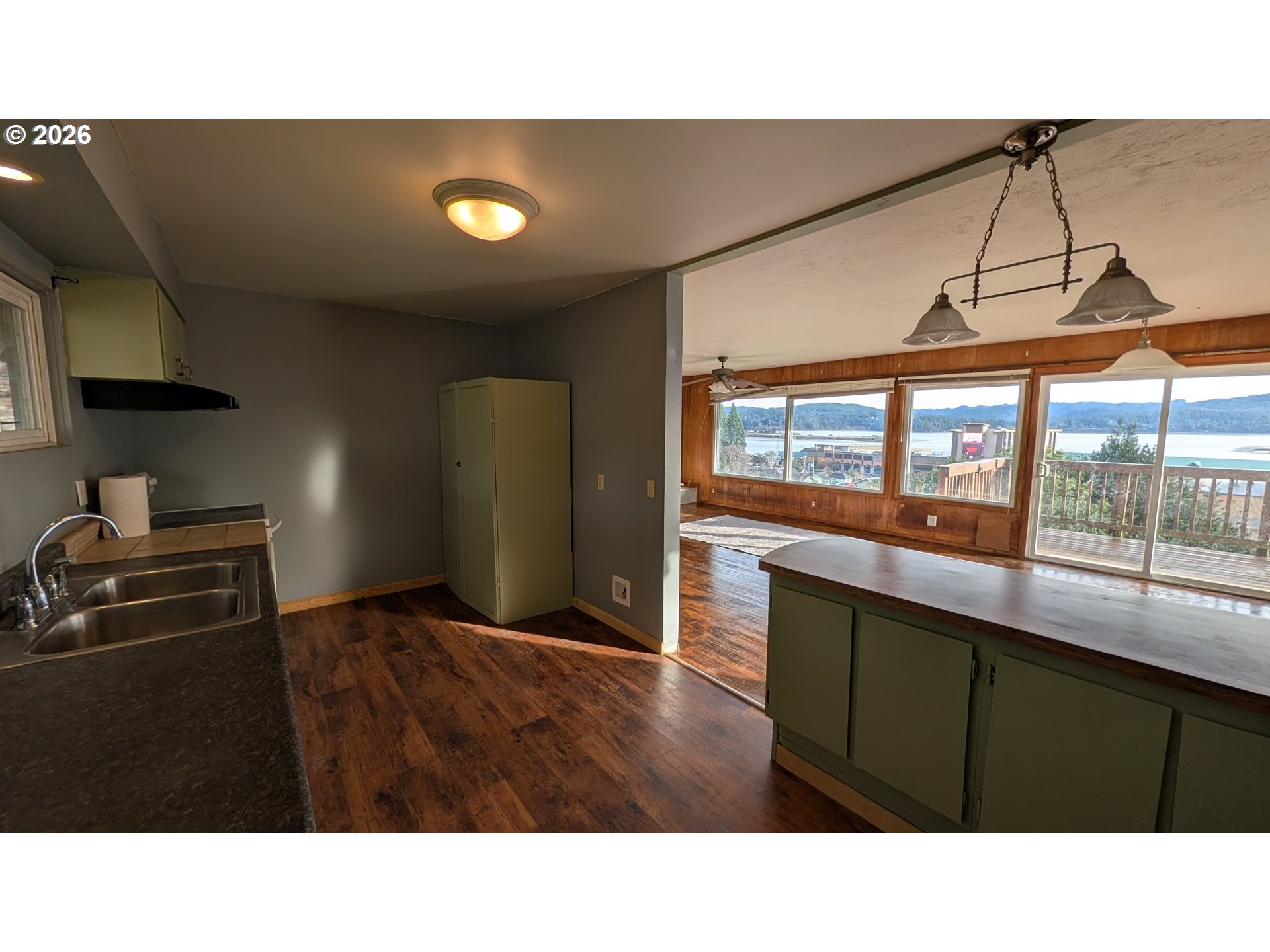 515 State Street North Bend, OR 97459 - Photo 9 of 36