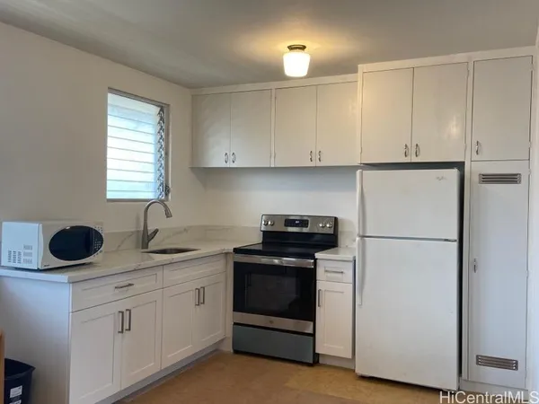 $2,100 | 931 Coolidge Street, Unit 205, Honolulu, HI 96826