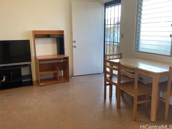 $2,100 | 931 Coolidge Street, Unit 205, Honolulu, HI 96826