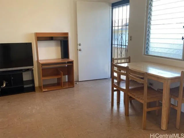 $2,000 | 931 Coolidge Street, Unit 205, Honolulu, HI 96826