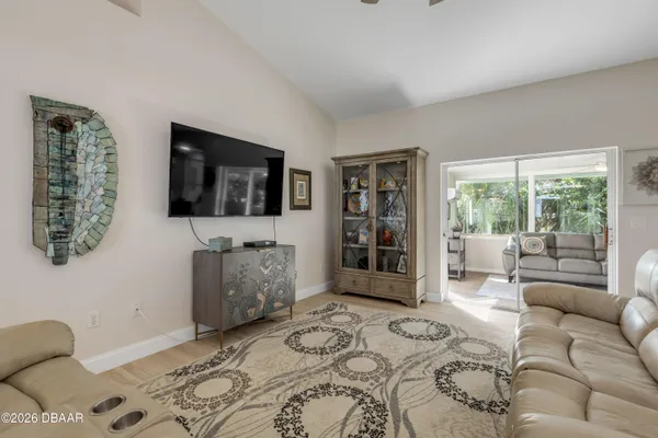 $4,500 | 646 South Pine Street, New Smyrna Beach, FL 32169