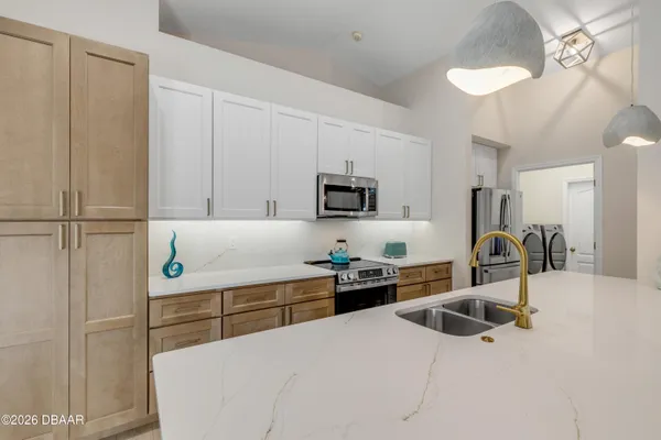 $4,500 | 646 South Pine Street, New Smyrna Beach, FL 32169