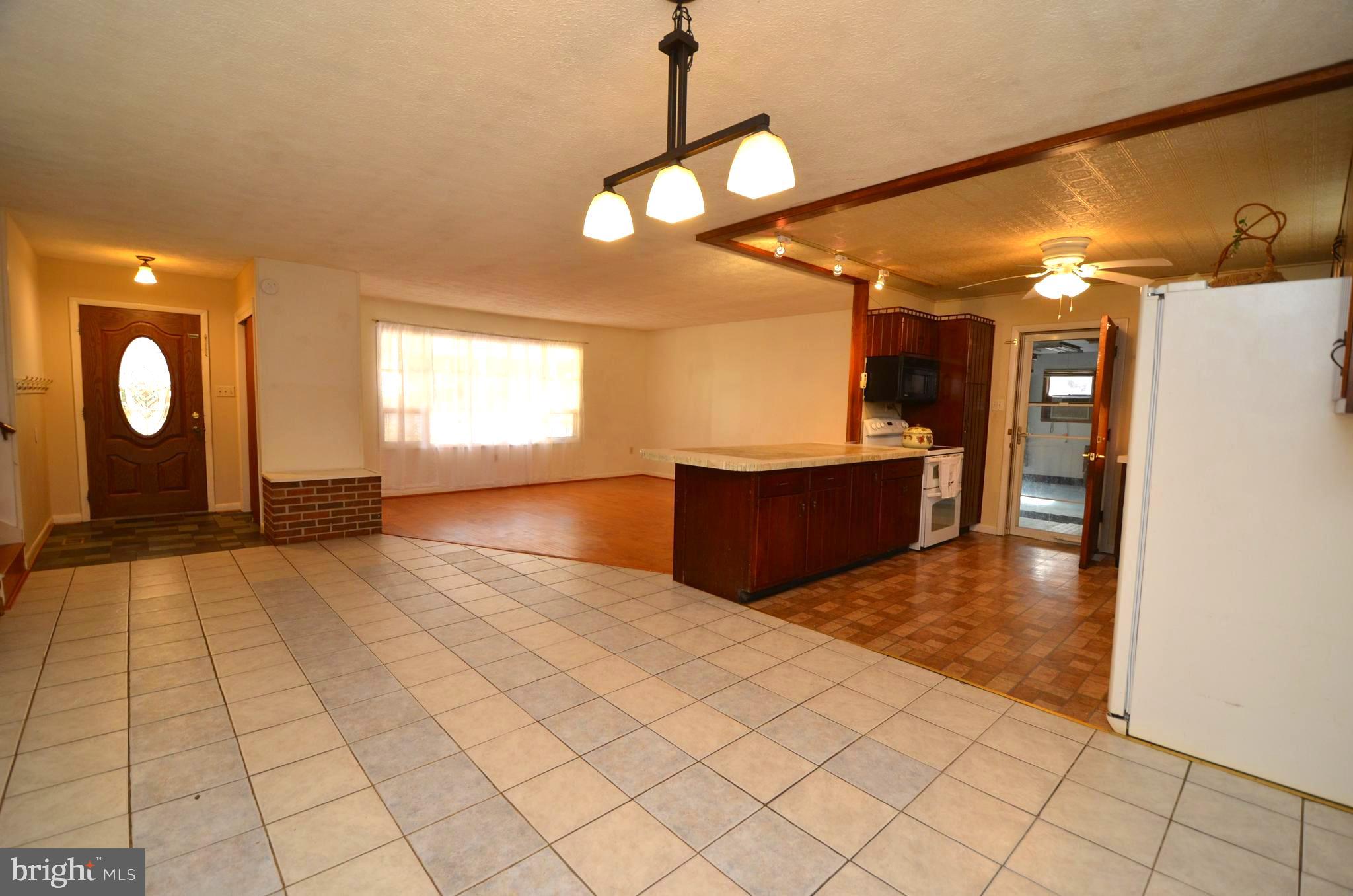 5360 Solomons Island Road Huntingtown, MD 20639 - Photo 11 of 46 Dining area