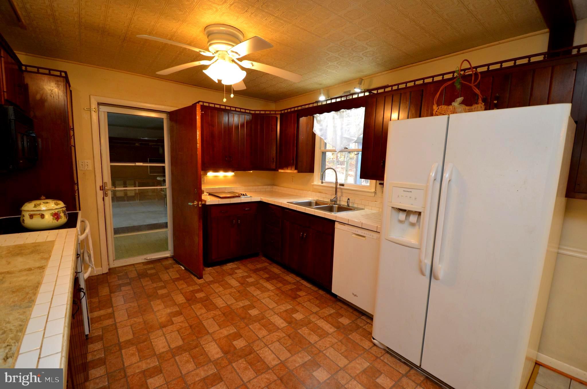 5360 Solomons Island Road Huntingtown, MD 20639 - Photo 13 of 46 Kitchen