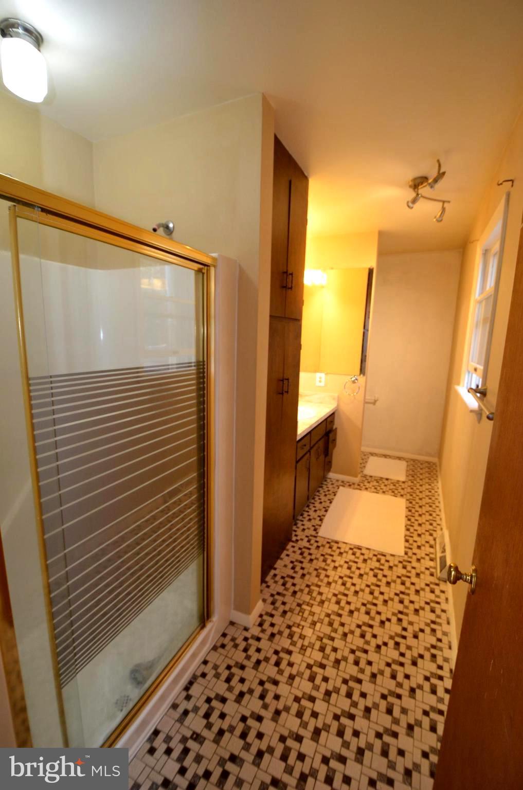 5360 Solomons Island Road Huntingtown, MD 20639 - Photo 33 of 46 Owners bath