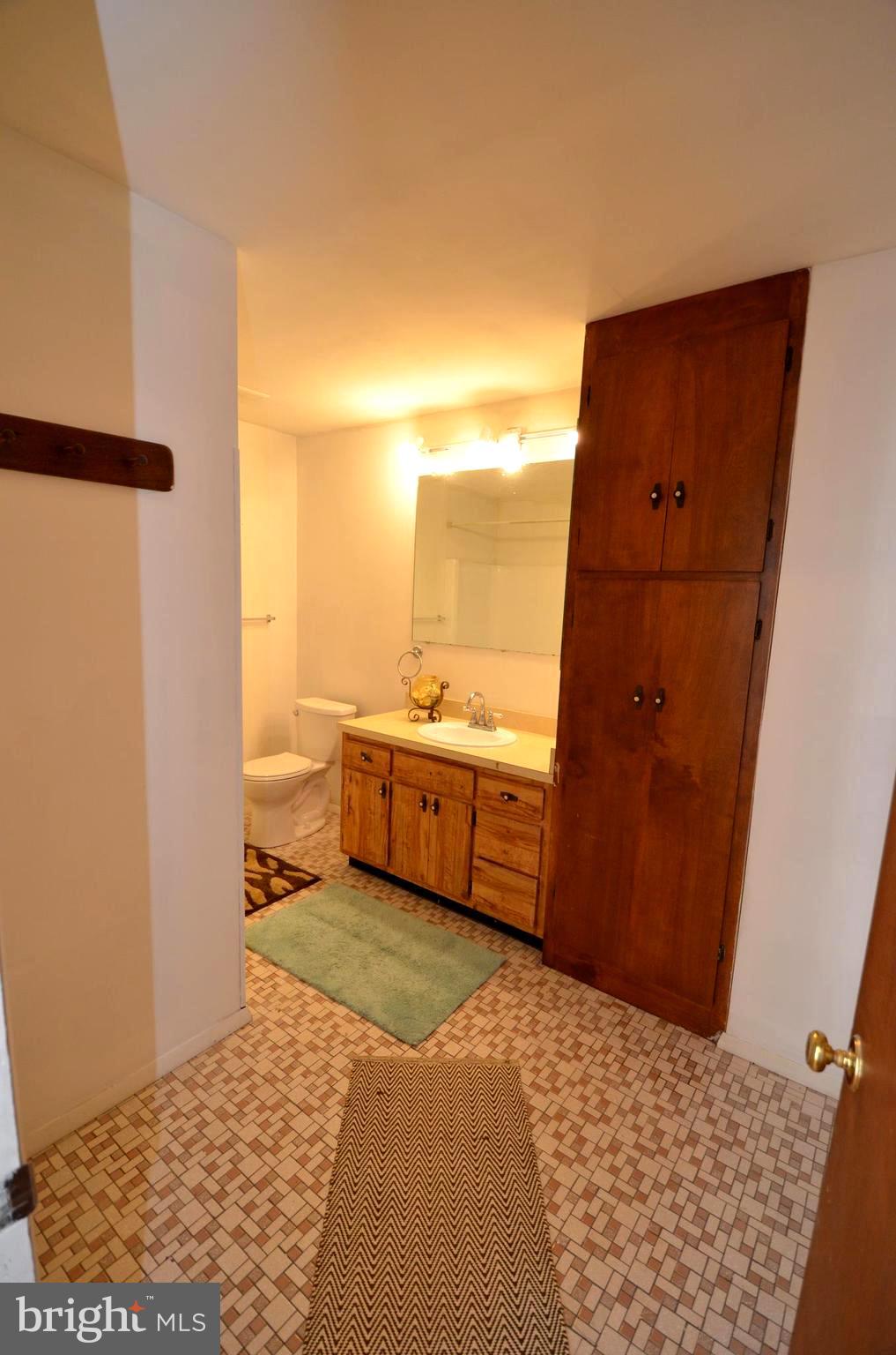 5360 Solomons Island Road Huntingtown, MD 20639 - Photo 40 of 46 Hallway bath