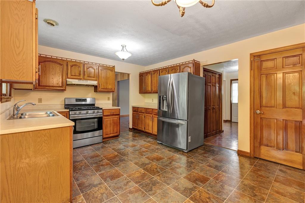 4730 Dutch Ridge Road Beaver, PA 15009 - Photo 4 of 23