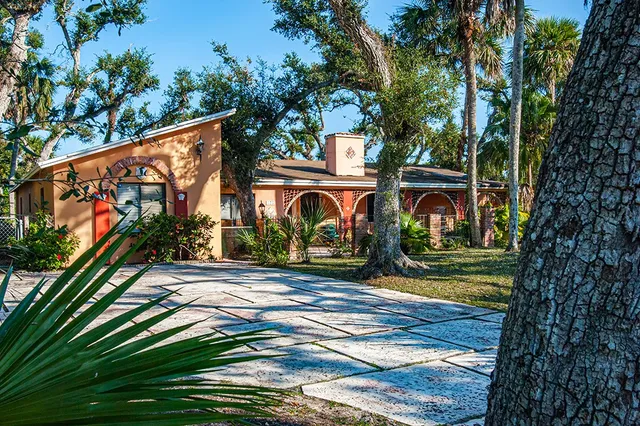 $999,000 | 575 Acacia Road, Vero Beach, FL 32963