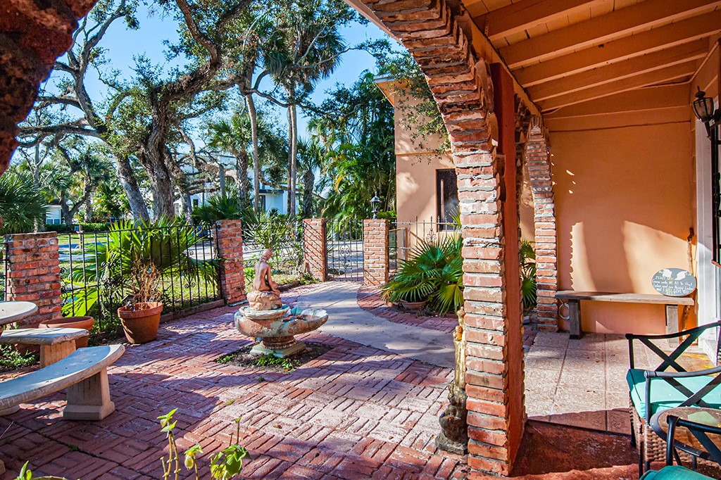 575 Acacia Road Vero Beach, FL 32963 - Photo 4 of 28 a view of a chair and tables in the patio