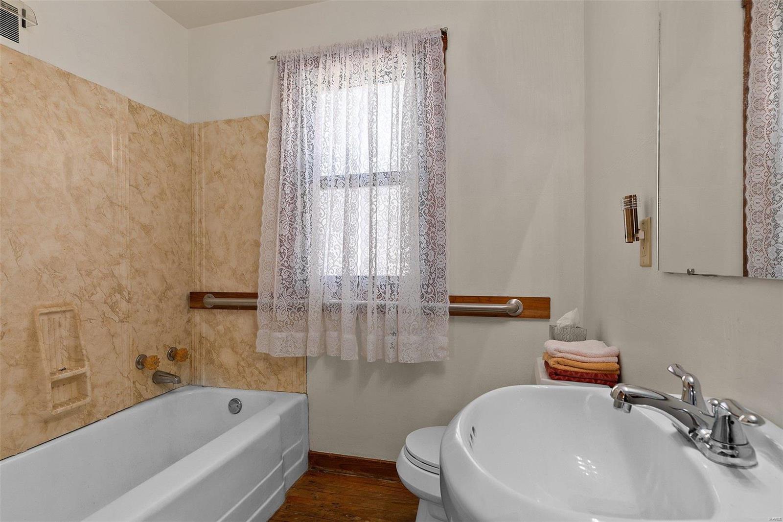 1826 Arkansas Road Highland, IL 62249 - Photo 13 of 32