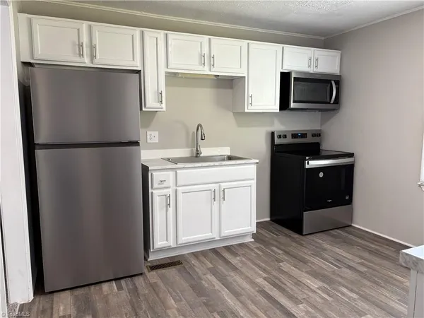 $1,349 | 212 North 12th Avenue, Mayodan, NC 27027