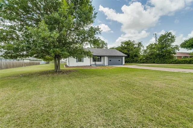 $2,650 | 925 West Lucas Road, Lucas, TX 75002