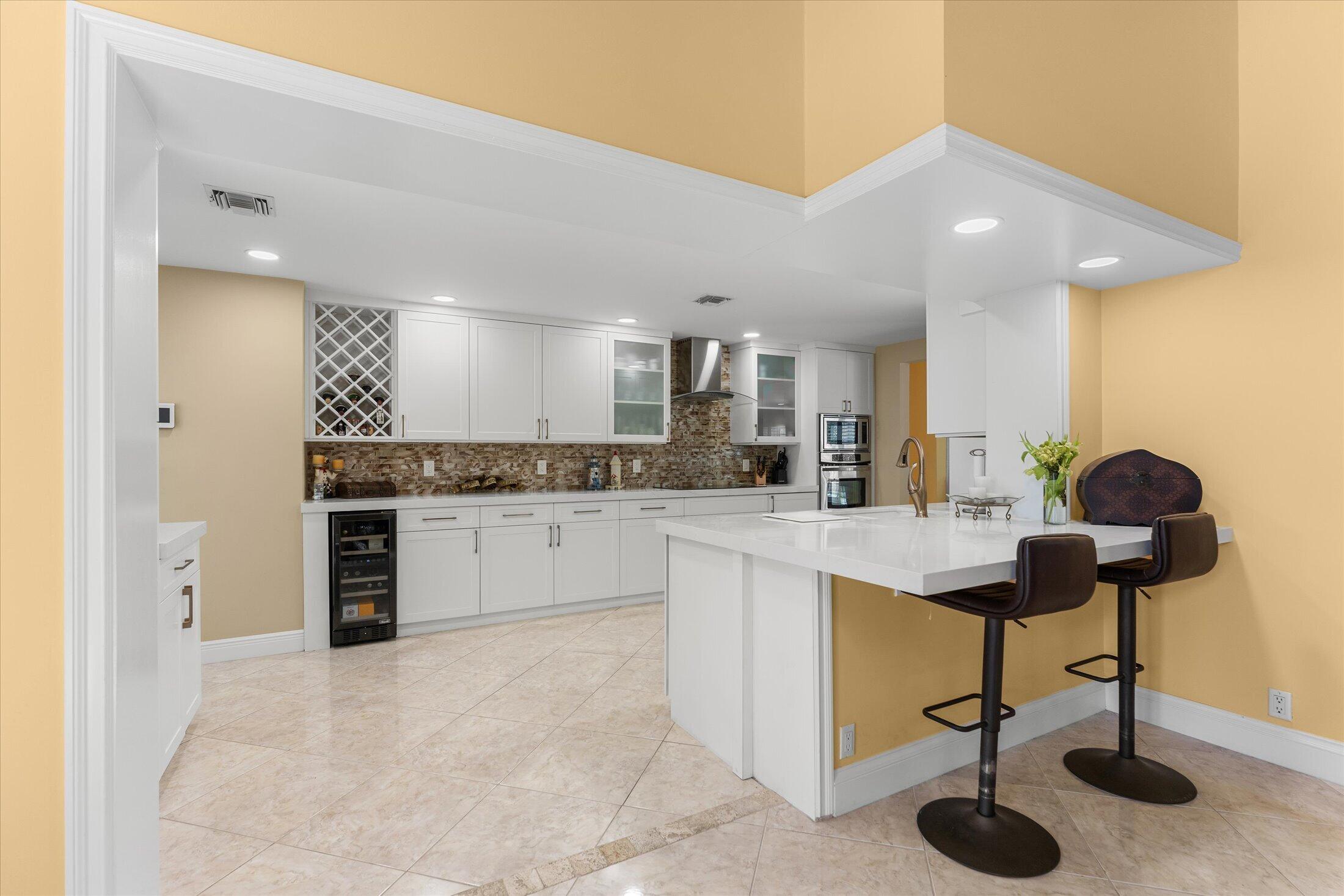 2141 Northeast 29th Street Lighthouse Point, FL 33064 - Photo 13 of 53 11