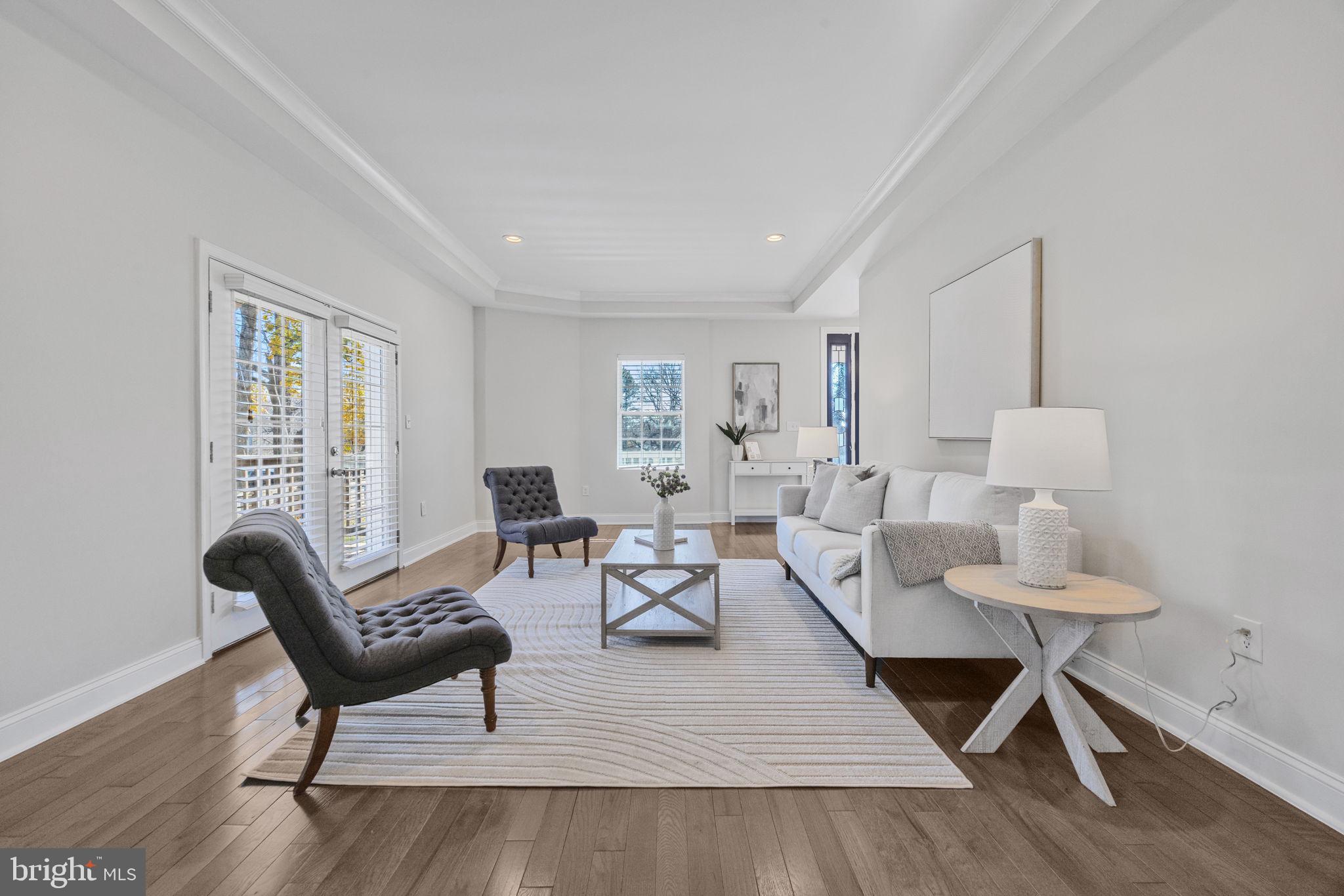 2420 West Rogers Avenue Baltimore, MD 21209 - Photo 18 of 67 a living room with furniture and a potted plant