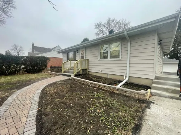 a view of a house with a yard and garage