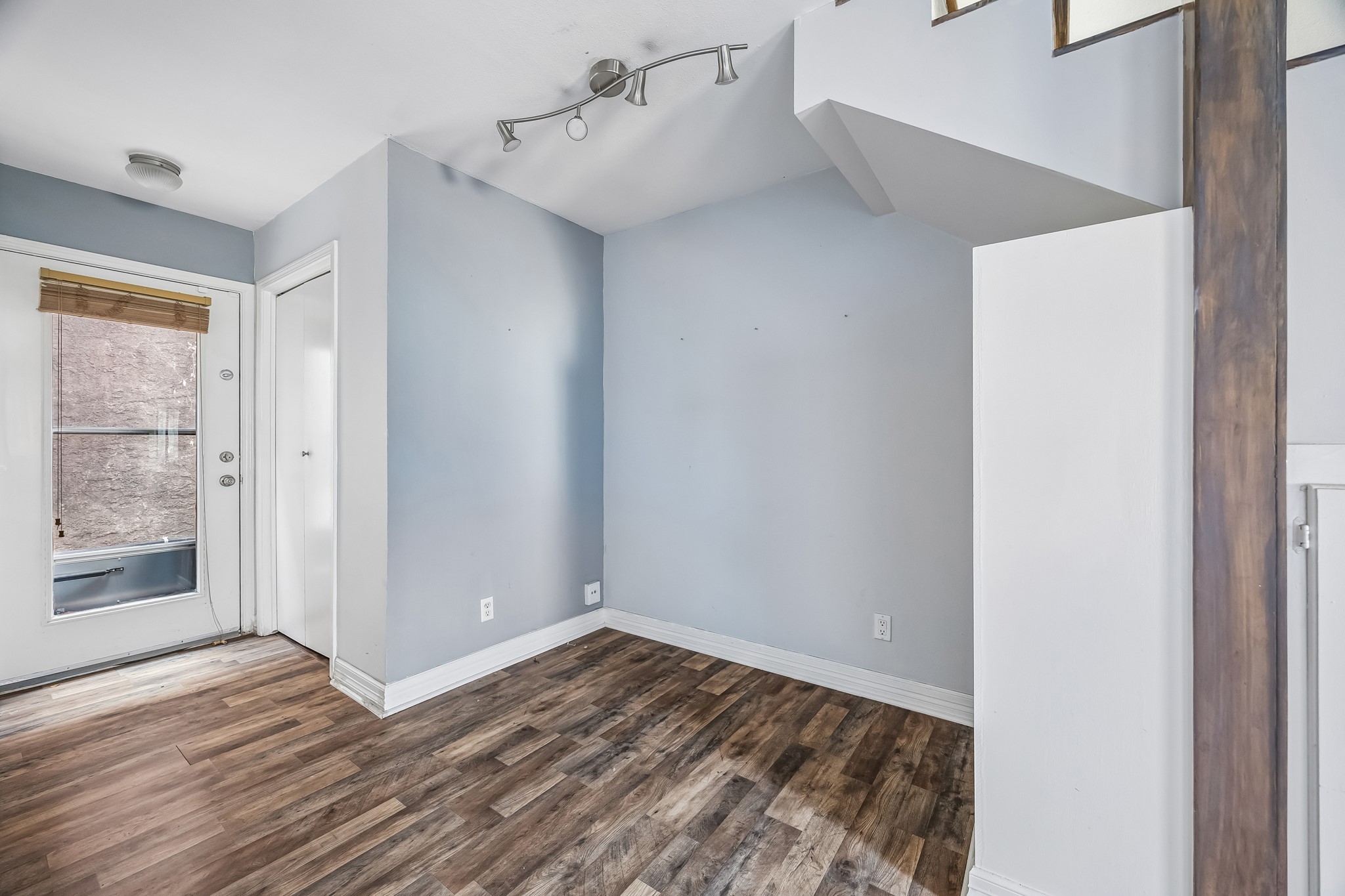 1205 Autrey Street, Unit 4 Houston, TX 77006 - Photo 6 of 11 Dining area with abundance of natural light.