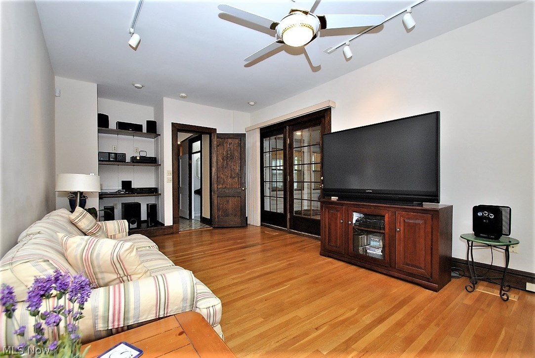 1624 Compton Road Cleveland, OH 44118 - Photo 8 of 35