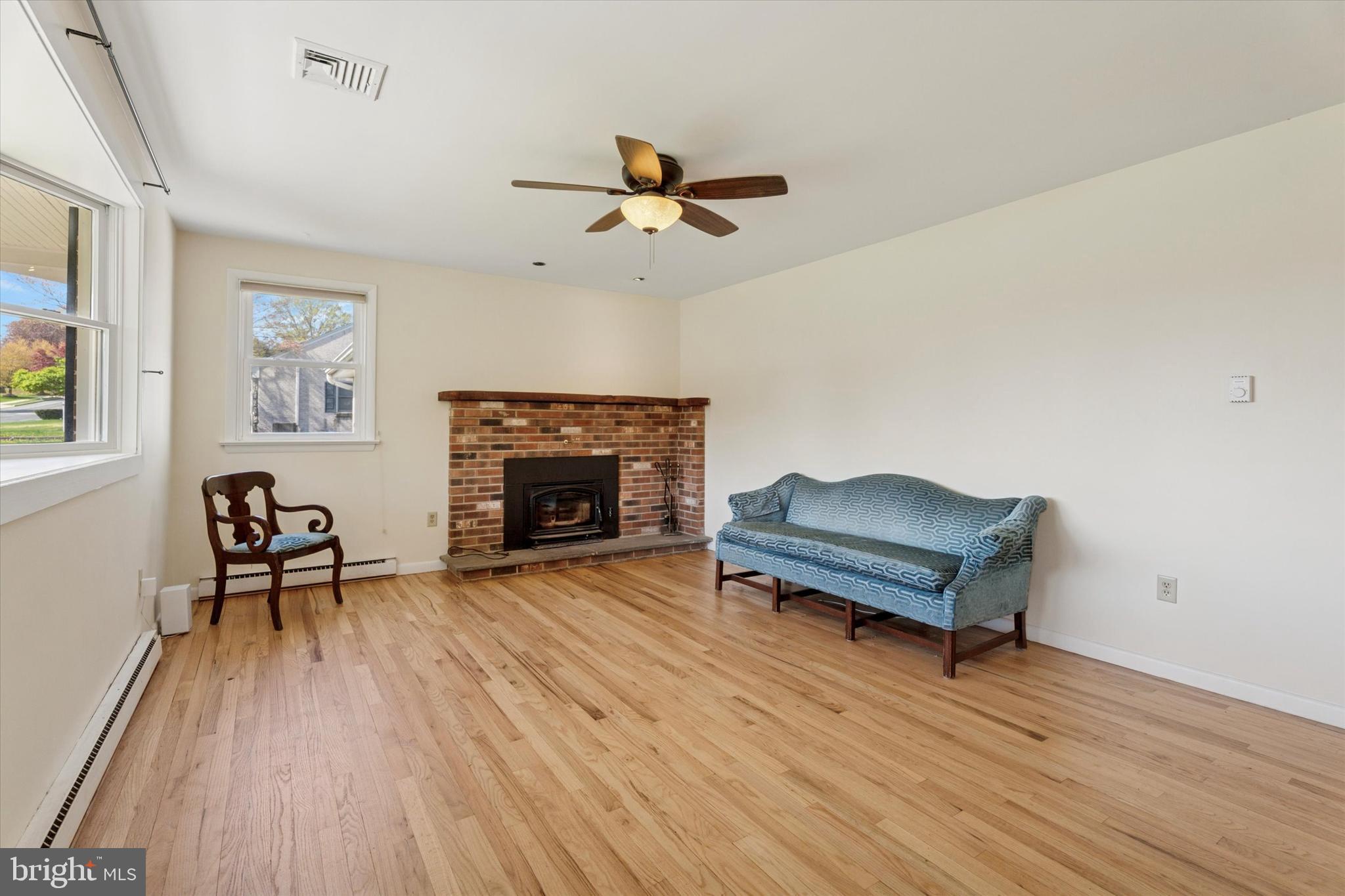 509 Vaughn Road Royersford, PA 19468 - Photo 5 of 40 Living Room