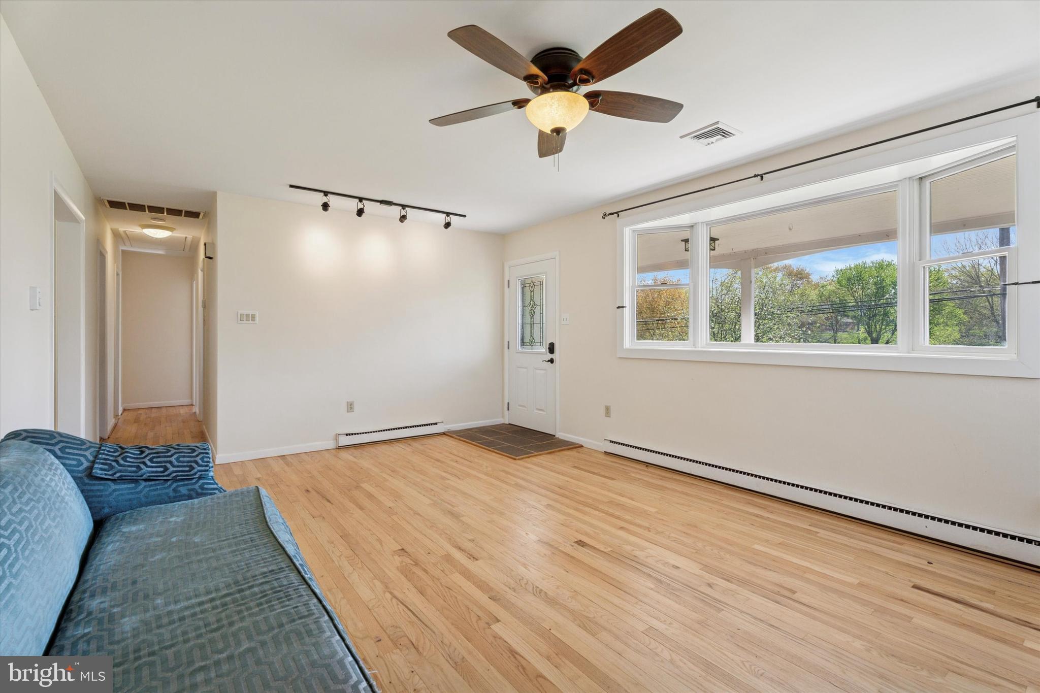 509 Vaughn Road Royersford, PA 19468 - Photo 6 of 40 Living Room